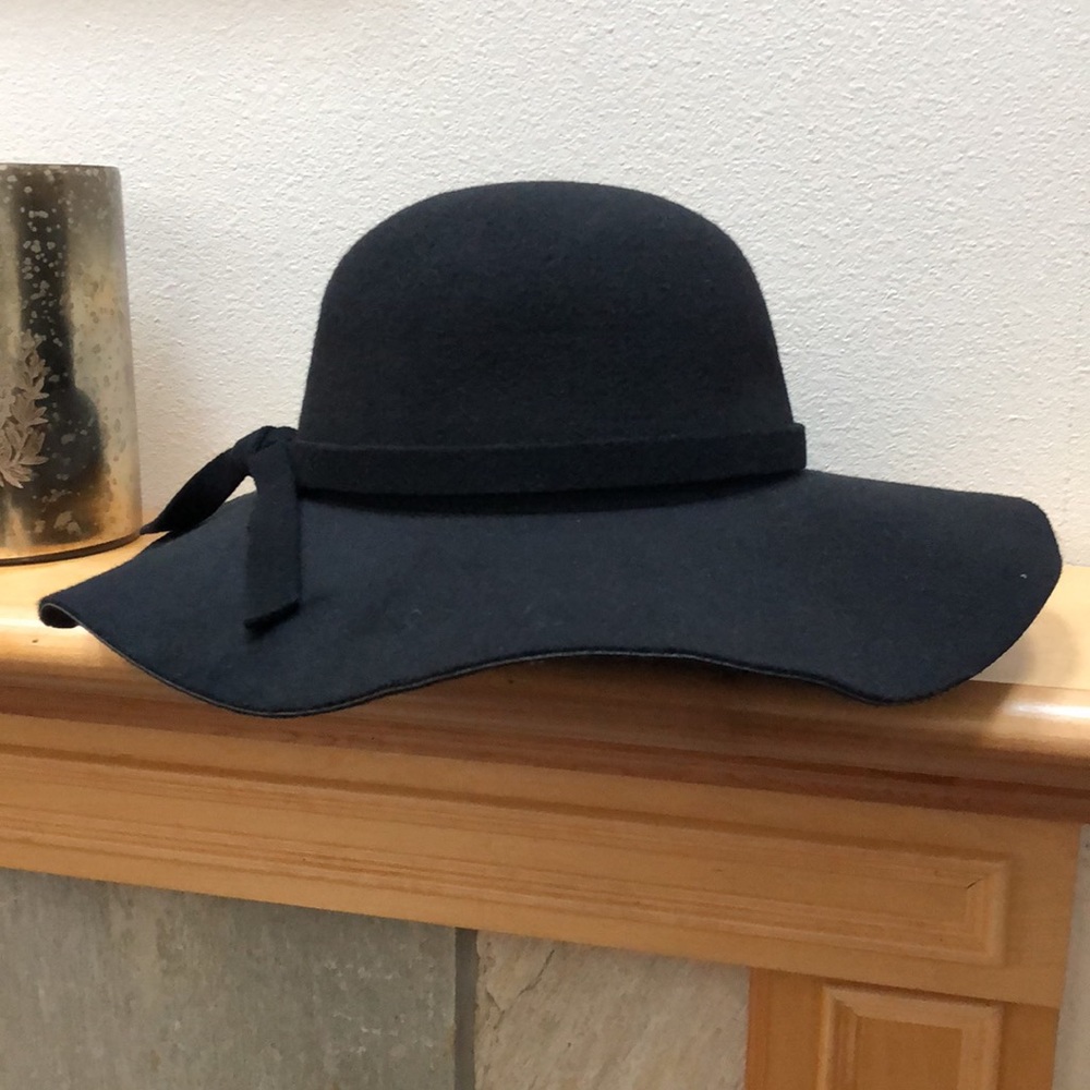 Charlotte Russe black felt hat